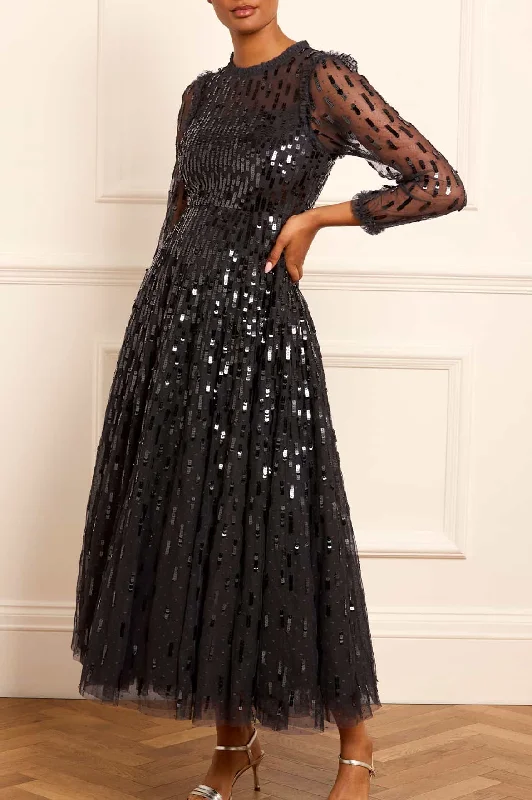 Midi dresses with ruffled sleeves for a more feminine and voluminous look Sequin Dash Long Sleeve Gown Midi dresses with ruffled sleeves for a more feminine and voluminous look Sequin Dash Long Sleeve Gown