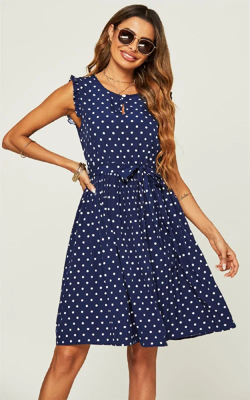 Midi dresses with pleated skirts for a timeless and elegant appeal Midikleid mit gepunkteten Rüschenärmeln in Marine