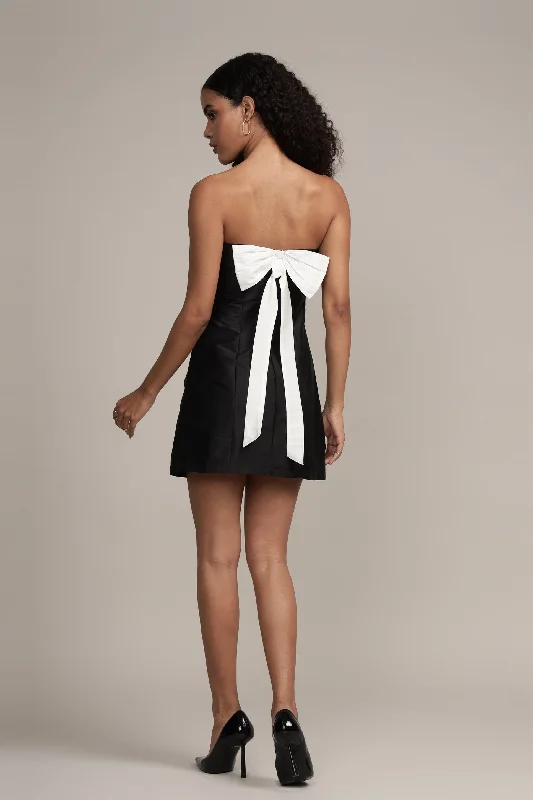 Mini dresses with gathered skirts for a voluminous effect Lexy Mini Dress in Black and White Mini dresses with gathered skirts for a voluminous effect Lexy Mini Dress in Black and White