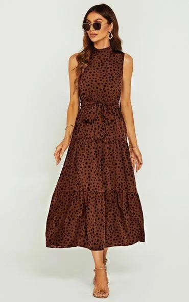 Midi dresses with pleated skirts for a timeless and elegant appeal Neckholder-Maxi-Lagenkleid mit Leopardenmuster in Braun und Schwarz Midi dresses with pleated skirts for a timeless and elegant appeal Neckholder-Maxi-Lagenkleid mit Leopardenmuster in Braun und Schwarz