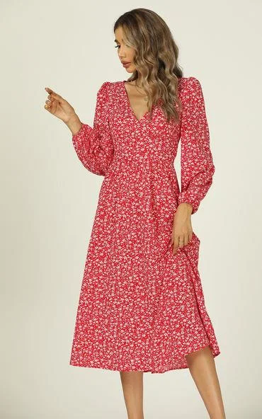 Midi dresses with wrap - around skirts for a customizable fit Langärmliges Midikleid mit Knopfleiste und V-Ausschnitt in rotem Blumenmuster Midi dresses with wrap - around skirts for a customizable fit Langärmliges Midikleid mit Knopfleiste und V-Ausschnitt in rotem Blumenmuster