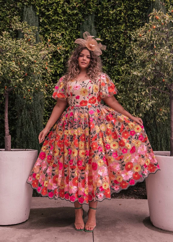 Midi dresses with printed lining for a hidden and stylish detail English Garden Dress Midi dresses with printed lining for a hidden and stylish detail English Garden Dress
