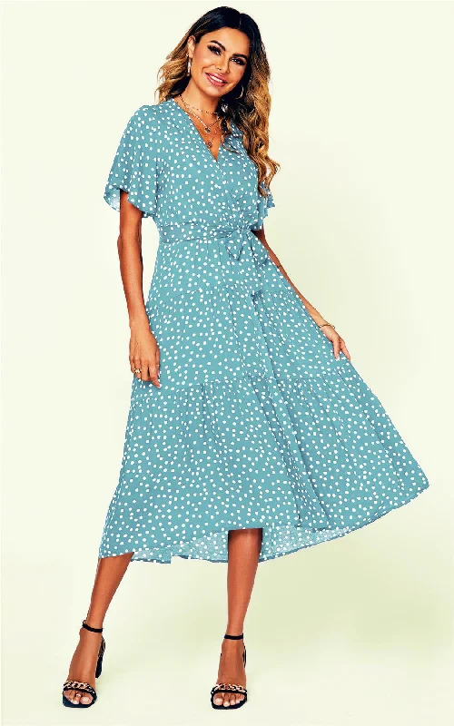 Midi dresses with printed lining for a hidden and stylish detail Gestuftes Wickelkleid mit gepunktetem Saum in Blau Midi dresses with printed lining for a hidden and stylish detail Gestuftes Wickelkleid mit gepunktetem Saum in Blau