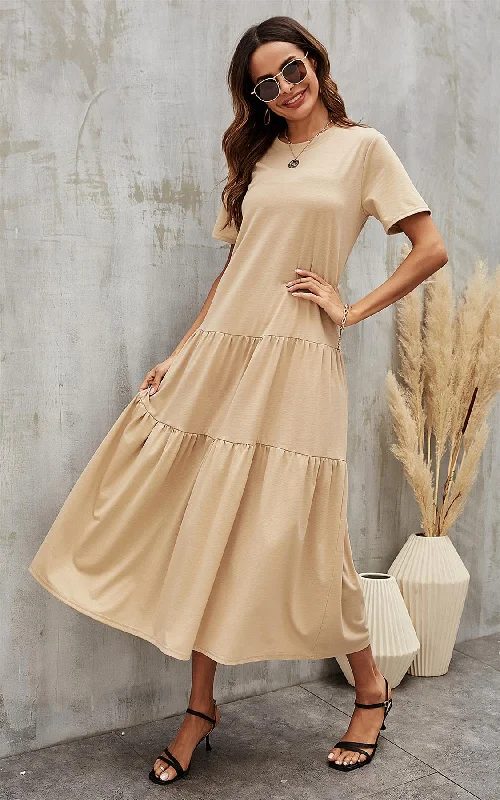 Plaid midi dresses for a fall - themed family gathering Oversize-T-Shirtkleid In Midilänge Mit Stufendesign In Beige Plaid midi dresses for a fall - themed family gathering Oversize-T-Shirtkleid In Midilänge Mit Stufendesign In Beige