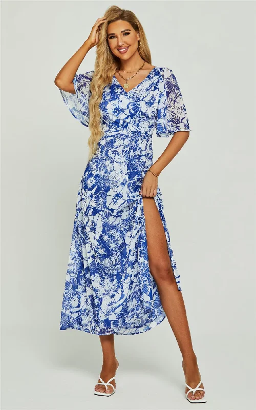 Midi dresses with ribbed textures for a unique and tactile appearance Flora Print – Midikleid mit Wickel- und Schlitzärmeln in Blau Midi dresses with ribbed textures for a unique and tactile appearance Flora Print – Midikleid mit Wickel- und Schlitzärmeln in Blau