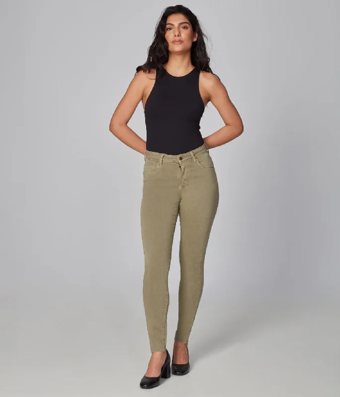 Mom jeans for a nostalgic and casual lookALEXA-DK  High Rise Skinny Jeans