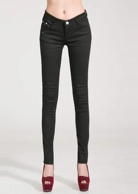 Distressed women jeans for a trendy and edgy lookBlack Skinny Jeans For Women