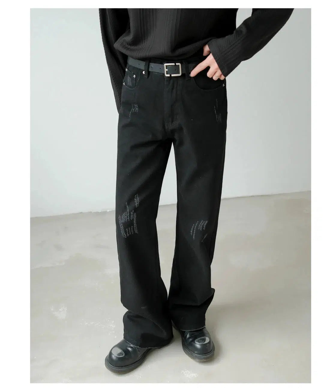 Mom jeans for a nostalgic and casual lookBlack Slim-Fit Flared Jeans