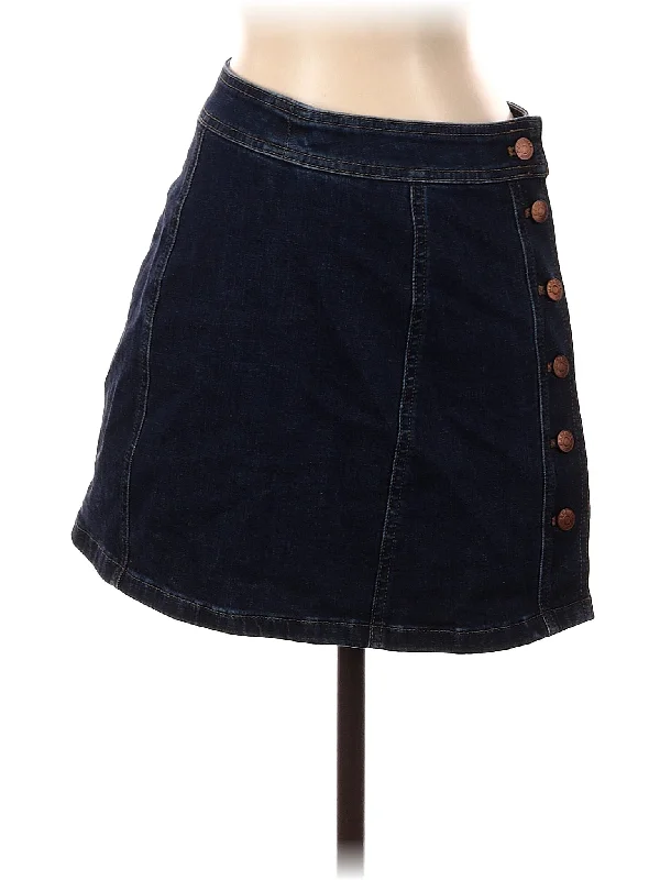 High - Waisted Plus Size Women's Denim Shorts with Distressed Details for a Trendy LookDenim Skirt