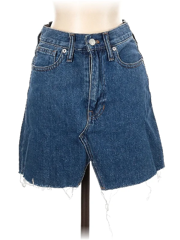 Plus Size Women's Elastic Waistband Linen Shorts in Navy Blue for a Comfortable Everyday OptionDenim Skirt
