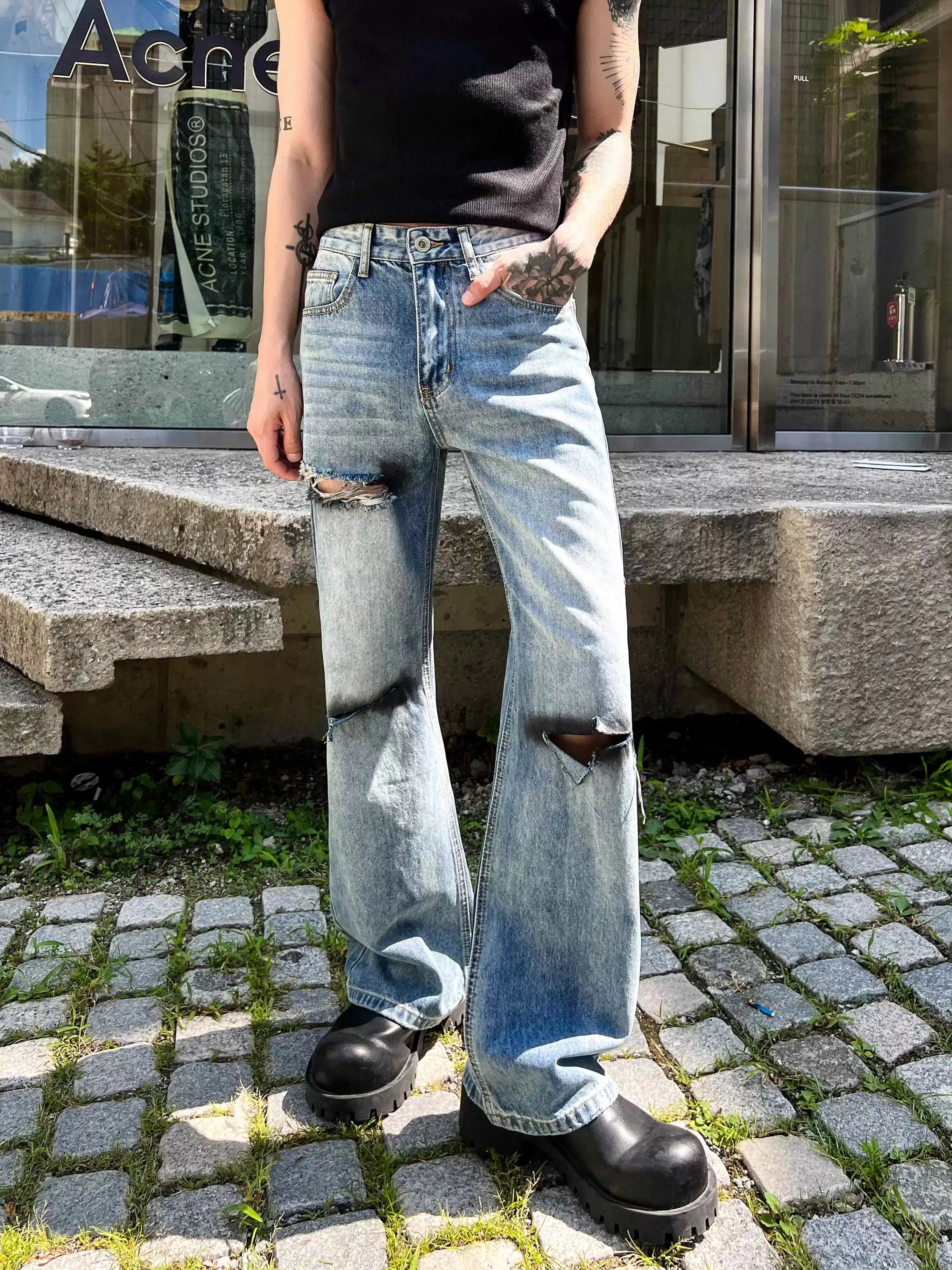Wide - leg women jeans for a modern and relaxed vibeDistressed Wide-leg Ripped Jeans Wide - leg women jeans for a modern and relaxed vibeDistressed Wide-leg Ripped Jeans