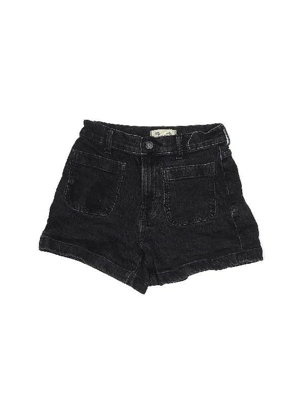 Plus Size Women's Cargo Shorts in Olive Green with Multiple Pockets for Outdoor AdventuresHigh-Rise Denim Shorts in Dark Wash Plus Size Women's Cargo Shorts in Olive Green with Multiple Pockets for Outdoor AdventuresHigh-Rise Denim Shorts in Dark Wash