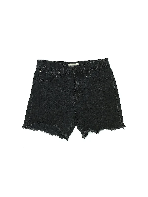 Plus Size Women's Denim Bermuda Shorts in Dark Wash for a Classic and Sophisticated StyleHigh-Rise Denim Shorts in Dark Wash Plus Size Women's Denim Bermuda Shorts in Dark Wash for a Classic and Sophisticated StyleHigh-Rise Denim Shorts in Dark Wash