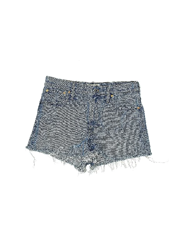 Plus Size Women's Elastic Waistband Linen Shorts in Navy Blue for a Comfortable Everyday OptionHigh-Rise Denim Shorts in Light Wash