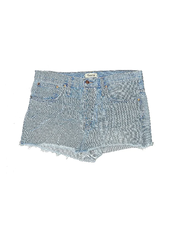 High - Waisted Plus Size Women's Denim Shorts with Distressed Details for a Trendy LookHigh-Rise Denim Shorts in Light Wash High - Waisted Plus Size Women's Denim Shorts with Distressed Details for a Trendy LookHigh-Rise Denim Shorts in Light Wash