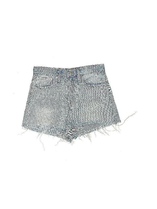Plus Size Women's Denim Bermuda Shorts in Dark Wash for a Classic and Sophisticated StyleHigh-Rise Denim Shorts in Light Wash Plus Size Women's Denim Bermuda Shorts in Dark Wash for a Classic and Sophisticated StyleHigh-Rise Denim Shorts in Light Wash