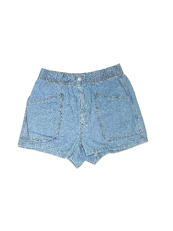 Women's Ruffled Hem Denim Shorts in Light Wash for a Feminine and Fashionable StyleHigh-Rise Denim Shorts in Light Wash Women's Ruffled Hem Denim Shorts in Light Wash for a Feminine and Fashionable StyleHigh-Rise Denim Shorts in Light Wash