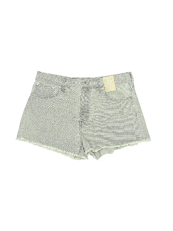 Plus Size Women's Denim Shorts with a Button - Fly in Dark Indigo for a Durable and Timeless StyleHigh-Rise Denim Shorts in Light Wash Plus Size Women's Denim Shorts with a Button - Fly in Dark Indigo for a Durable and Timeless StyleHigh-Rise Denim Shorts in Light Wash