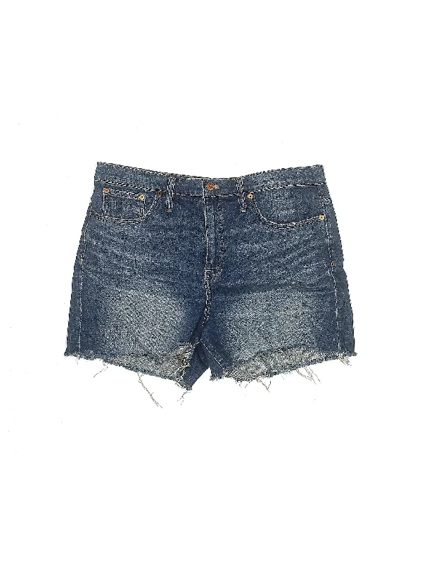Women's Ruffled Hem Denim Shorts in Light Wash for a Feminine and Fashionable StyleHigh-Rise Denim Shorts in Medium Wash Women's Ruffled Hem Denim Shorts in Light Wash for a Feminine and Fashionable StyleHigh-Rise Denim Shorts in Medium Wash