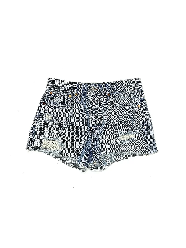 Women's Ruffled Hem Denim Shorts in Light Wash for a Feminine and Fashionable StyleHigh-Rise Denim Shorts in Medium Wash Women's Ruffled Hem Denim Shorts in Light Wash for a Feminine and Fashionable StyleHigh-Rise Denim Shorts in Medium Wash
