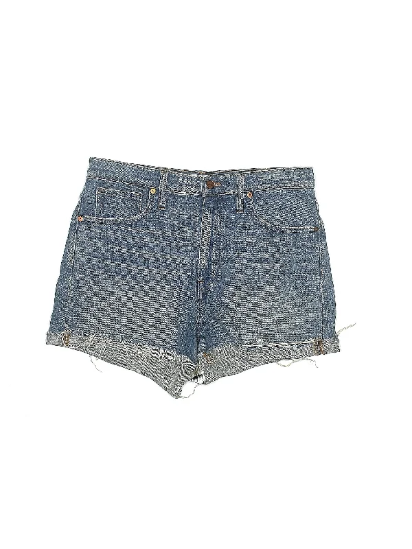 Women's Ruffled Hem Denim Shorts in Light Wash for a Feminine and Fashionable StyleHigh-Rise Denim Shorts in Medium Wash Women's Ruffled Hem Denim Shorts in Light Wash for a Feminine and Fashionable StyleHigh-Rise Denim Shorts in Medium Wash