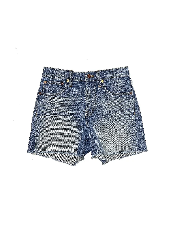 Plus Size Women's Denim Bermuda Shorts in Dark Wash for a Classic and Sophisticated StyleHigh-Rise Denim Shorts in Medium Wash Plus Size Women's Denim Bermuda Shorts in Dark Wash for a Classic and Sophisticated StyleHigh-Rise Denim Shorts in Medium Wash