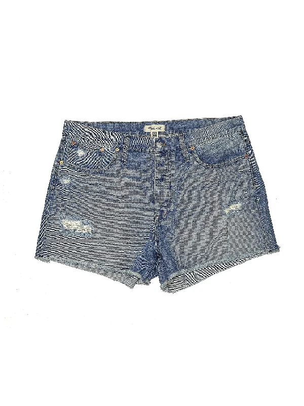 Women's Printed Tropical Patterned Shorts in Turquoise for a Beachy and Fun LookHigh-Rise Denim Shorts in Medium Wash Women's Printed Tropical Patterned Shorts in Turquoise for a Beachy and Fun LookHigh-Rise Denim Shorts in Medium Wash