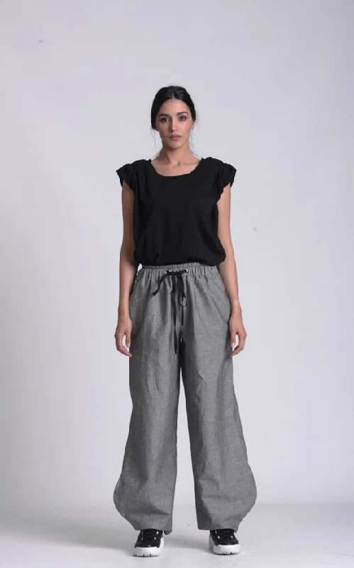 Women's Denim - Look Tight Trousers in Light Blue for a Casual and Versatile OptionLong Loose Linen Pants