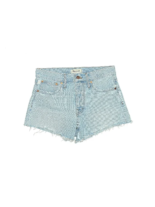 Plus Size Women's Denim Cut - off Shorts with Frayed Edges for a Casual and Laid - Back VibeLow-Rise Denim Shorts in Light Wash Plus Size Women's Denim Cut - off Shorts with Frayed Edges for a Casual and Laid - Back VibeLow-Rise Denim Shorts in Light Wash