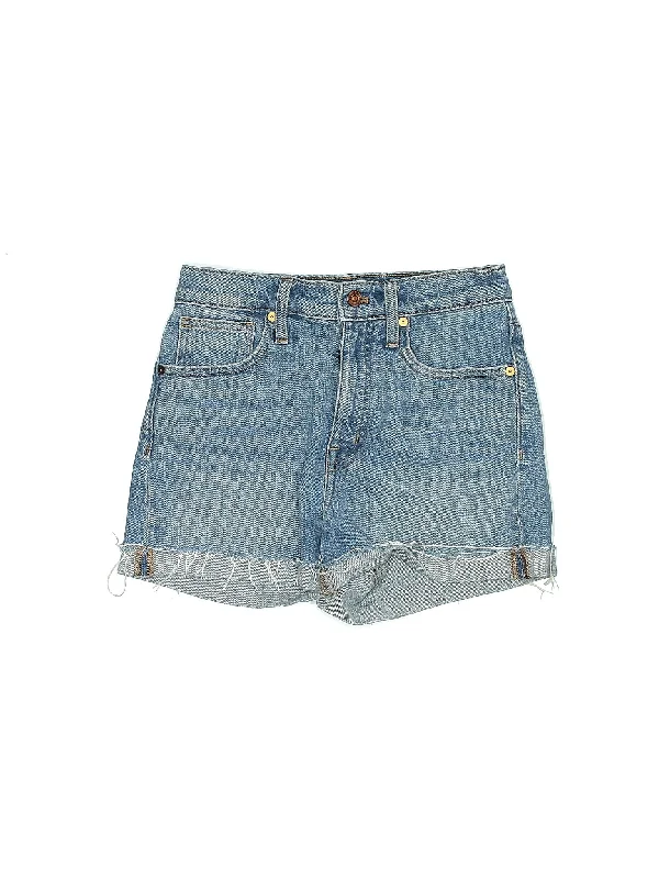 High - Waisted Plus Size Women's Denim Shorts with Distressed Details for a Trendy LookLow-Rise Denim Shorts in Medium Wash High - Waisted Plus Size Women's Denim Shorts with Distressed Details for a Trendy LookLow-Rise Denim Shorts in Medium Wash