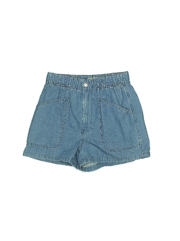 Women's Printed Tropical Patterned Shorts in Turquoise for a Beachy and Fun LookLow-Rise Denim Shorts in Medium Wash Women's Printed Tropical Patterned Shorts in Turquoise for a Beachy and Fun LookLow-Rise Denim Shorts in Medium Wash