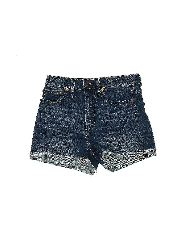 Plus Size Women's Elastic Waistband Linen Shorts in Navy Blue for a Comfortable Everyday OptionMid-Rise Denim Shorts in Light Wash
