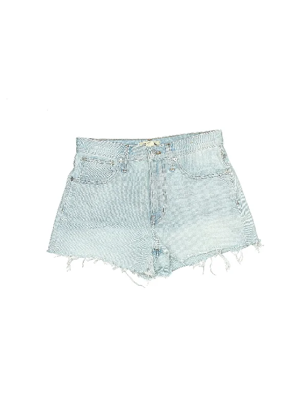 Women's Ruffled Hem Denim Shorts in Light Wash for a Feminine and Fashionable StyleMid-Rise Denim Shorts in Light Wash Women's Ruffled Hem Denim Shorts in Light Wash for a Feminine and Fashionable StyleMid-Rise Denim Shorts in Light Wash