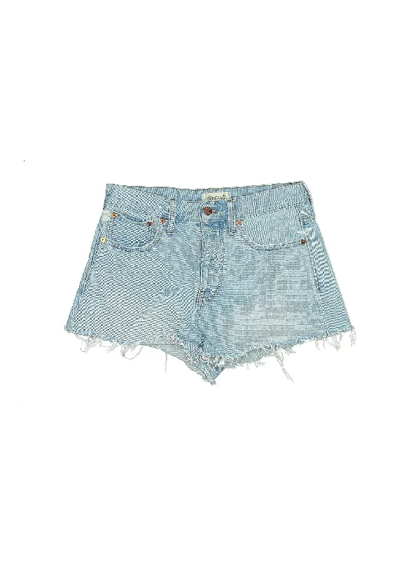 Plus Size Women's Denim Shorts with Embroidered Flowers in Light Blue for a Feminine TouchMid-Rise Denim Shorts in Light Wash