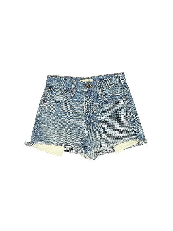 High - Waisted Plus Size Women's Denim Shorts with Distressed Details for a Trendy LookMid-Rise Denim Shorts in Medium Wash High - Waisted Plus Size Women's Denim Shorts with Distressed Details for a Trendy LookMid-Rise Denim Shorts in Medium Wash