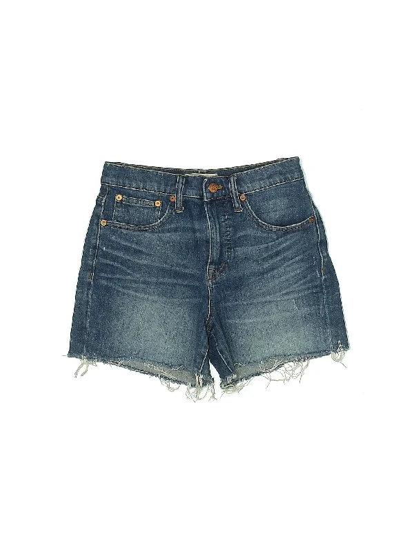 Plus Size Women's Elastic Waistband Linen Shorts in Navy Blue for a Comfortable Everyday OptionMid-Rise Denim Shorts in Medium Wash Plus Size Women's Elastic Waistband Linen Shorts in Navy Blue for a Comfortable Everyday OptionMid-Rise Denim Shorts in Medium Wash