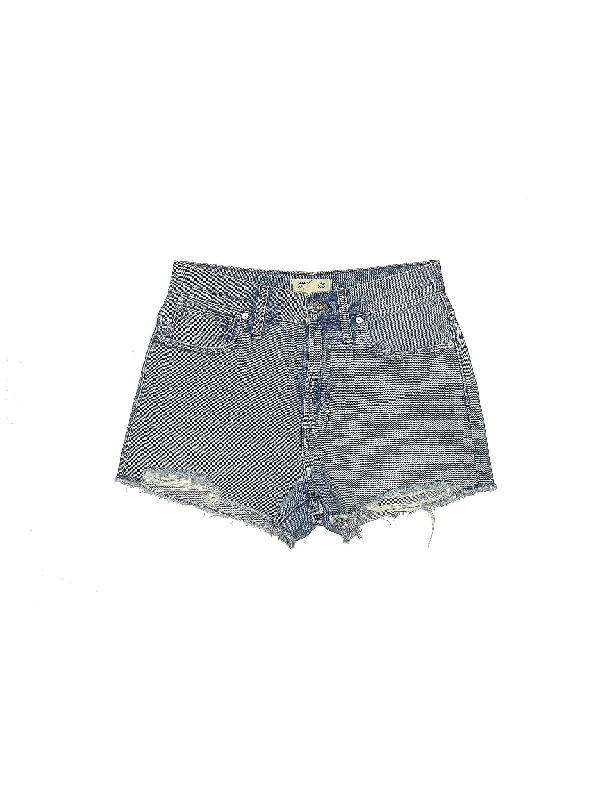 Plus Size Women's Denim Shorts with Embroidered Flowers in Light Blue for a Feminine TouchMid-Rise Denim Shorts in Medium Wash Plus Size Women's Denim Shorts with Embroidered Flowers in Light Blue for a Feminine TouchMid-Rise Denim Shorts in Medium Wash