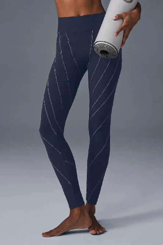 Women's Denim - Look Tight Trousers in Light Blue for a Casual and Versatile OptionAlosoft High-Waist Sunray Legging - Navy/Ivory