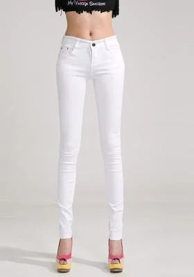 Mom jeans for a nostalgic and casual lookWomen Skinny Jeans, White