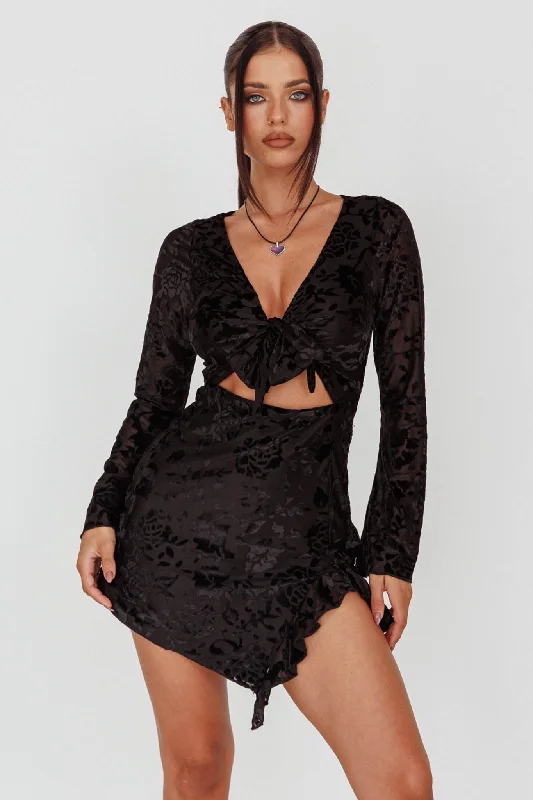 Maxi Women Dress with Floral Print for a Bohemian VibeAdri Bust Tie Mini Dress Velvet Floral Black Maxi Women Dress with Floral Print for a Bohemian VibeAdri Bust Tie Mini Dress Velvet Floral Black