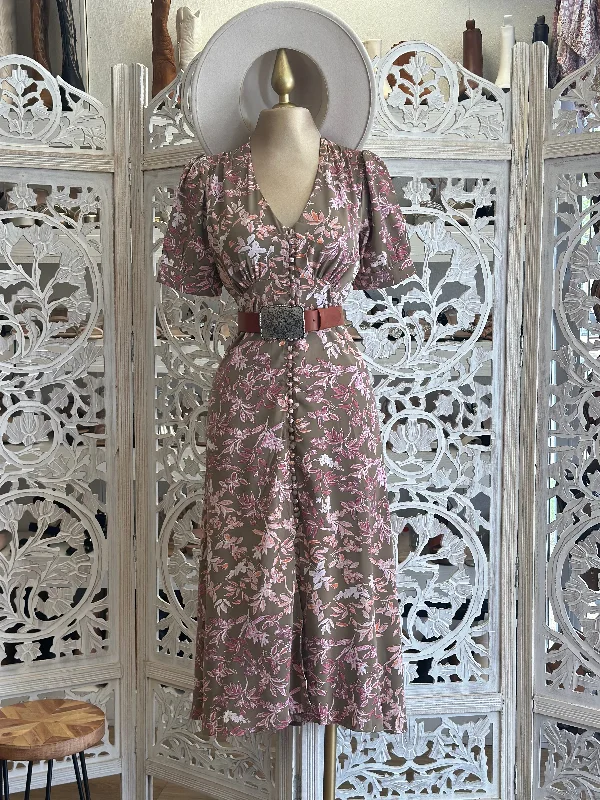 Backless Women Dress for a Sexy and Alluring Look at Evening EventsBrown Floral Midi Dress- Not Stretchy Backless Women Dress for a Sexy and Alluring Look at Evening EventsBrown Floral Midi Dress- Not Stretchy