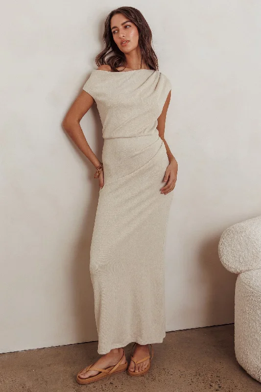 Ball Gown Women Dress with a Full Skirt for a Princess - like LookCalculated Ribbed Knit Maxi Dress Oat