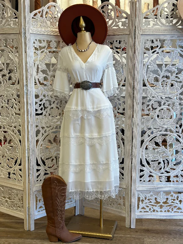 Sleeveless Women Dress in Bright Colors for Summer PartiesLace Trim Mid Sleeve Maxi Dress- Not Stretchy Sleeveless Women Dress in Bright Colors for Summer PartiesLace Trim Mid Sleeve Maxi Dress- Not Stretchy