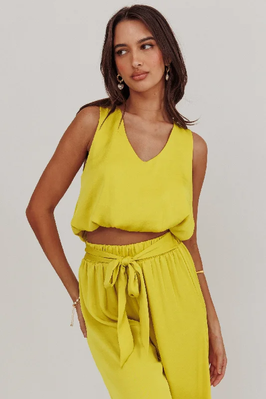 Off - the - Shoulder Women Dress for a Romantic and Feminine LookMariposa Sleeveless Bubble Hem Top Chartreuse Off - the - Shoulder Women Dress for a Romantic and Feminine LookMariposa Sleeveless Bubble Hem Top Chartreuse