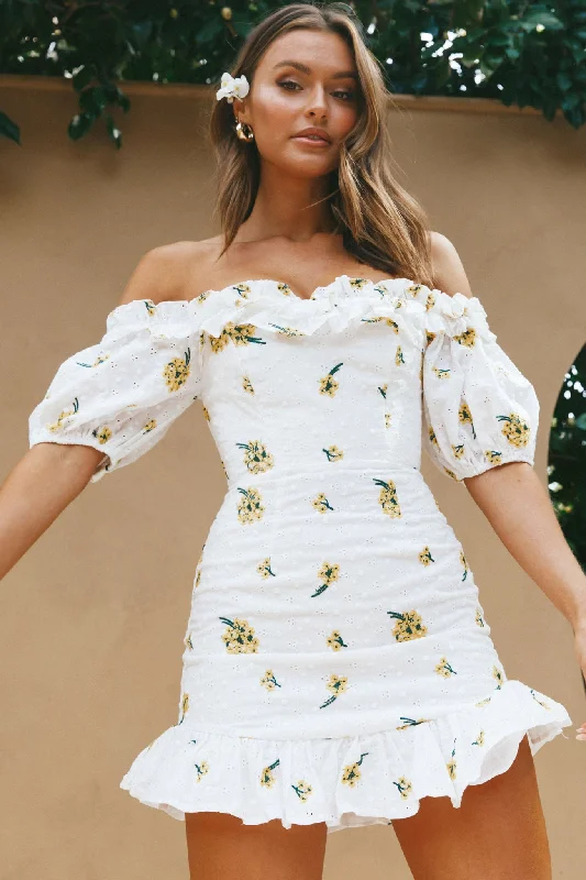 Ruffled Women Dress with Multiple Layers for a Playful and Girly StyleMorning Song Off-Shoulder Frill Trim Embroidery Dress Floral Print Yellow Ruffled Women Dress with Multiple Layers for a Playful and Girly StyleMorning Song Off-Shoulder Frill Trim Embroidery Dress Floral Print Yellow