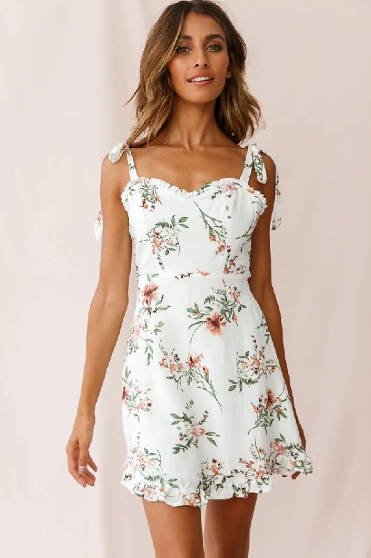 Mermaid - Style Women Dress with a Fitted Silhouette for Special OccasionsSelah Frill Trim Sweetheart Neckline Dress Floral Print White