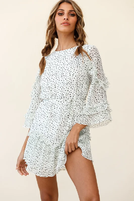 Plus Size Women Dress with a Flattering A - Line Cut for Comfort and StyleYours Sincerely Three-Quarter Sleeve Accordion Pleat Dress Speckle Print White