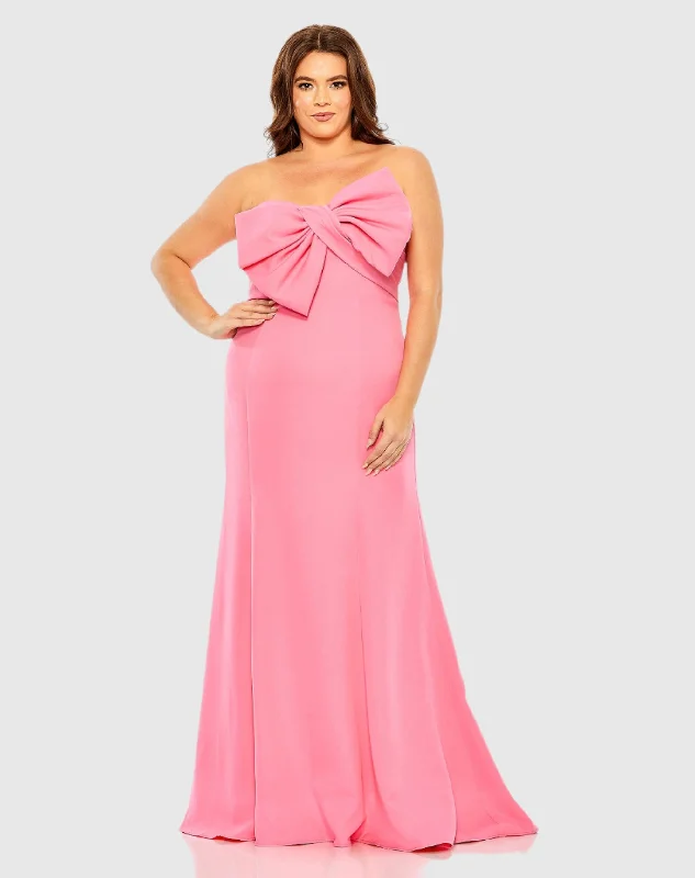 Halter Neck Women Dress to Show Off the Shoulders and Neckline Halter Neck Women Dress to Show Off the Shoulders and Neckline Bow Front Crepe Gown (Plus)