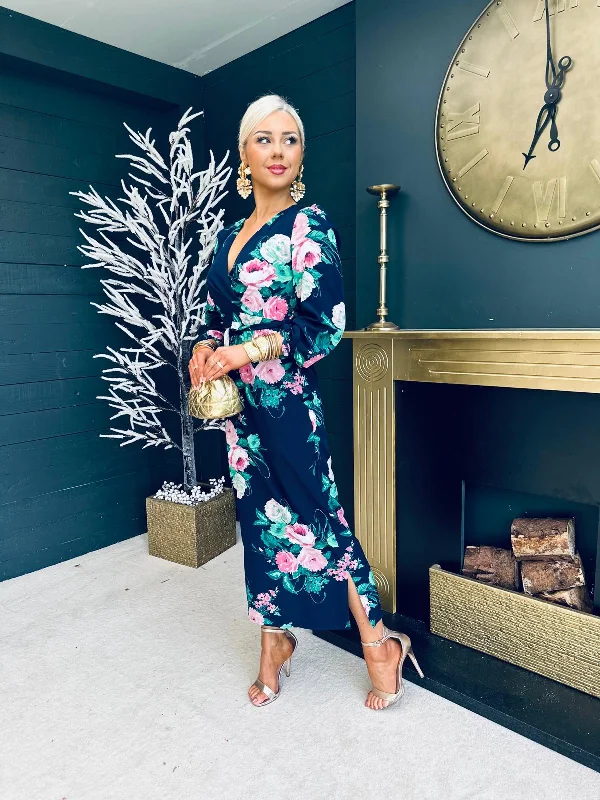 Halter Neck Women Dress to Show Off the Shoulders and Neckline Halter Neck Women Dress to Show Off the Shoulders and Neckline Avery Full Sleeve Midi Dress Navy