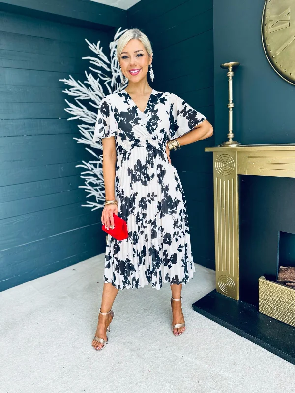 Shift Women Dress with a Simple and Classic Design for Everyday Wear Shift Women Dress with a Simple and Classic Design for Everyday Wear Esme Banded Midi Dress Stone & Black